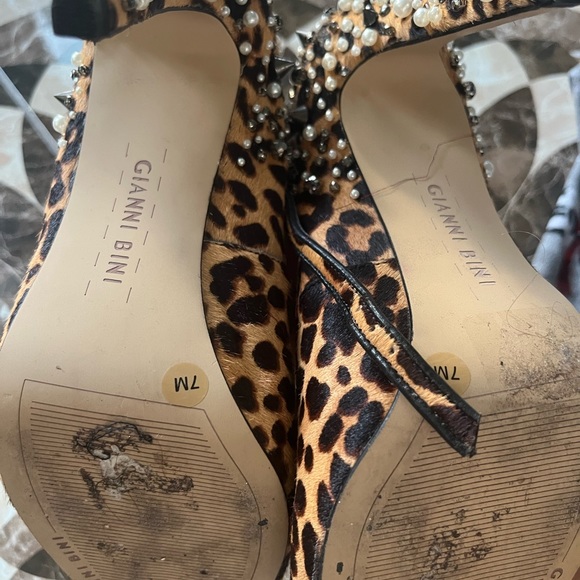 Gianni Bini cheetah print with jewels and pearls size 7 - Picture 3 of 5